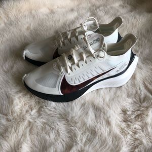 Nike zoom gravity running shoe